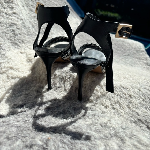 VINCE CAMUTO AMBRINNA
9.5 size - Picture 11 of 11